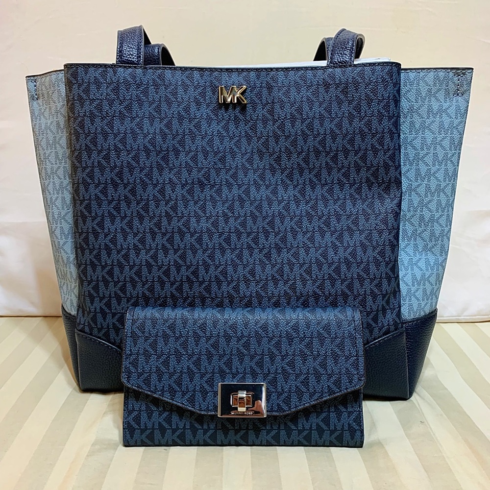 Michael Kors Tote & Wallet Combo